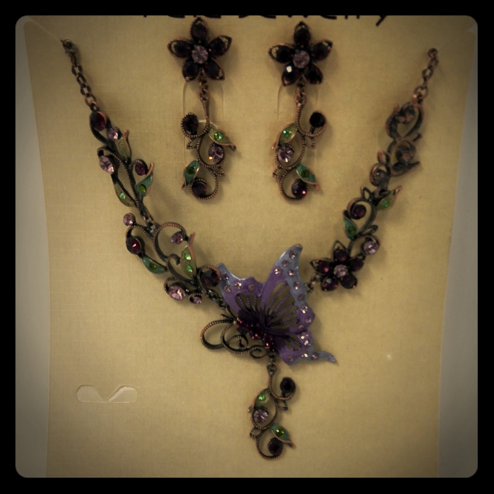 New Fala Jewely Earrings & Necklace Set